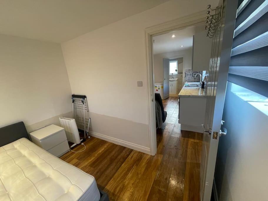 One Bedroom Annex With Private Entrance Morden  Exterior foto